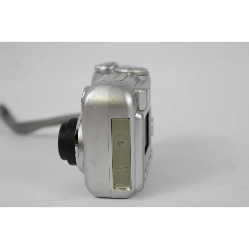 Nikon COOLPIX 2100 2.0MP Digital Camera Silver Retro Vintage Tested & Working